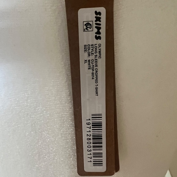 SKIMS Olympic Long Sleeve Cropped top Size:XL - Picture 3 of 3